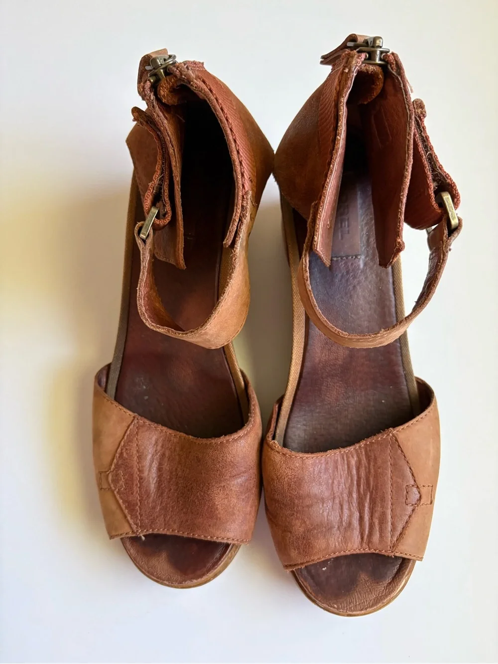 Sorel Joanie 2 Brown Ankle Strap Leather Wedge Sandals Open Toe Back Zip Size 10